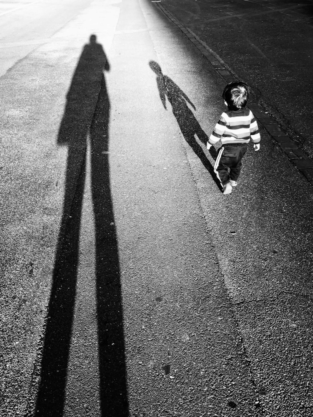 jeu d'ombre portée enfant et adulte